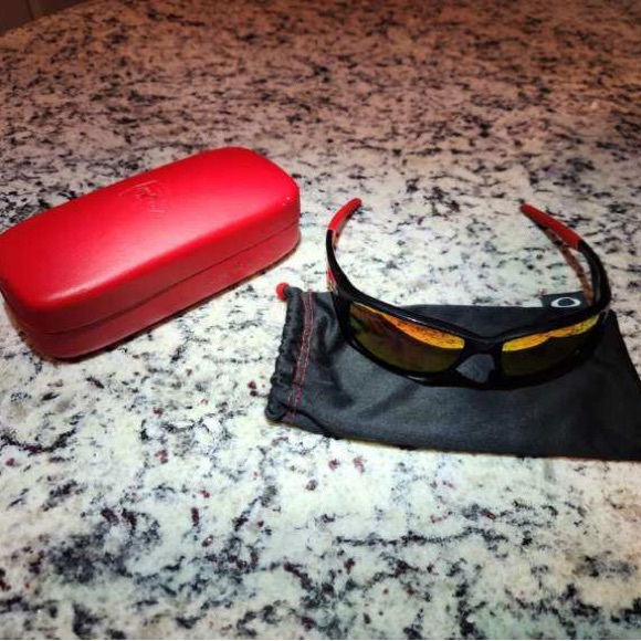 MENS OAKLEY X FERRARI SUNGLASSES! MAKE AN OFFER😎 - Picture 4 of 4